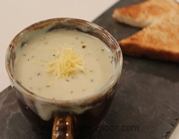 Cheesy Cauliflower Soup