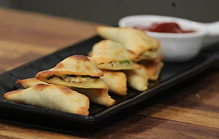 Paneer Pizza Pocket