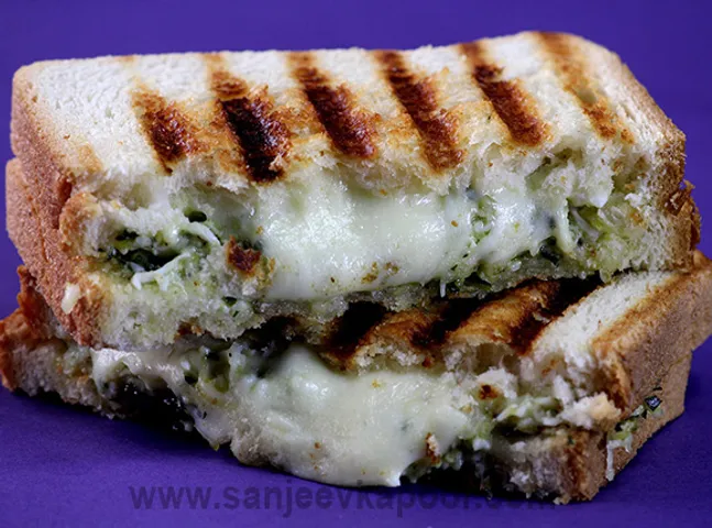 Cheesy Pesto and Egg Melts