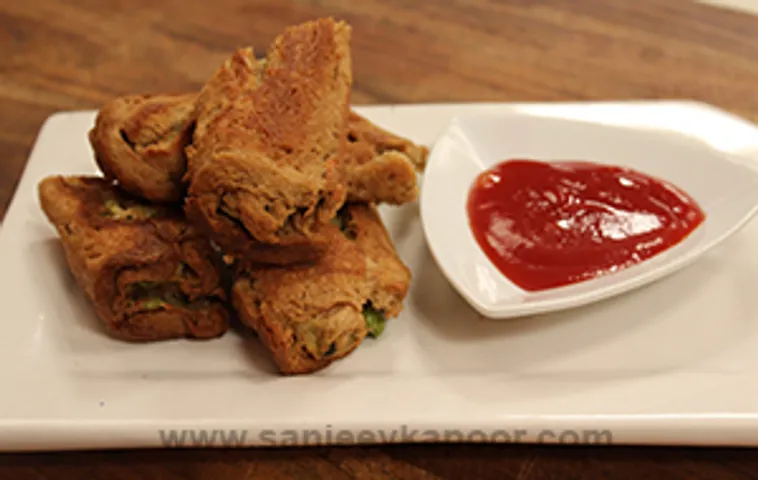 Baked Matar Paneer Bread Rolls
