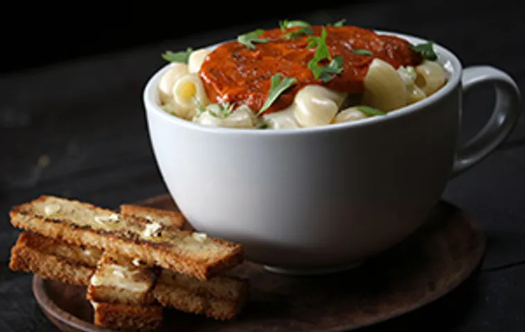 Cheesy Makhni Macaroni