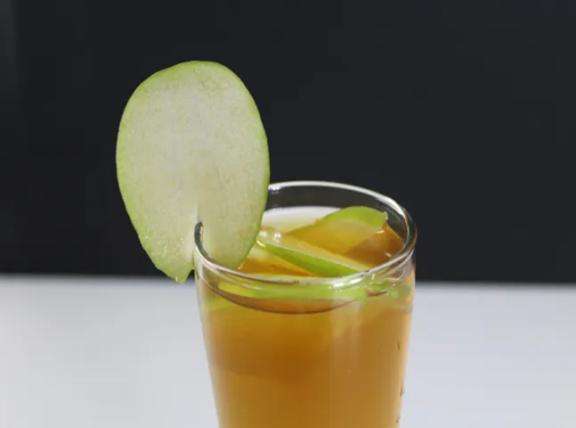 Apple and Cinnamon Ice Tea