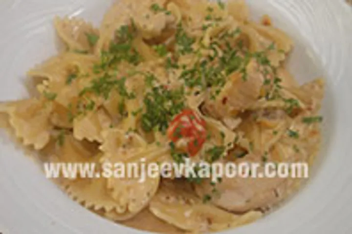 Pasta with Chicken and Cherry Tomatoes