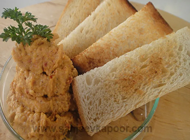 Garlic and Sundried Tomato Hummus