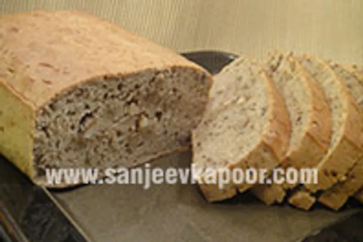 Banana and Walnut Loaf