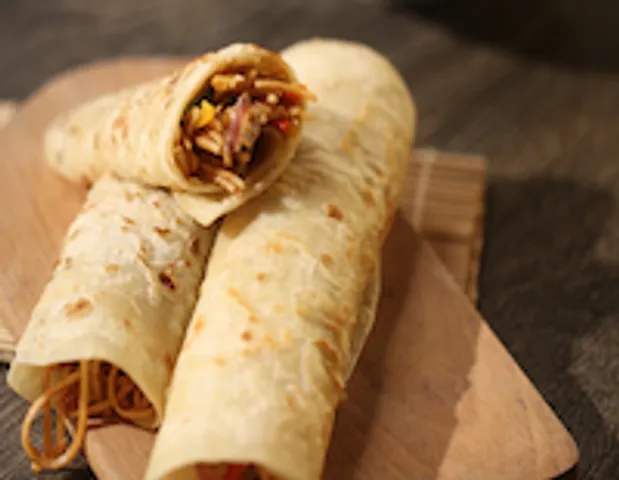 CHOWMEIN PANEER ROLL - skk