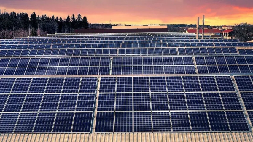 India Among Targets as US Solar Makers Seek New Tariffs on Cheaper Imports