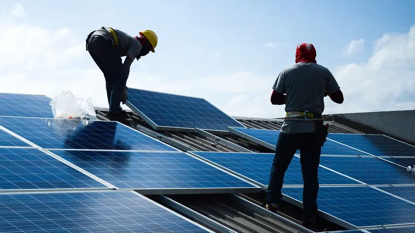 Gujarat Schools Push for Rooftop Solar Subsidy Inclusion Amid Rising Power Bills