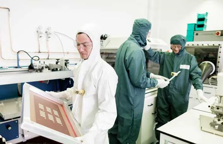 Oxford PV secures £8.1m funding and three key strategic investors
