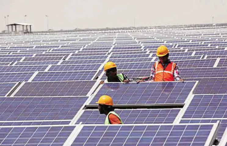 Modi Govt to Step Beyond Renewable Goal With China-Scale Tenders