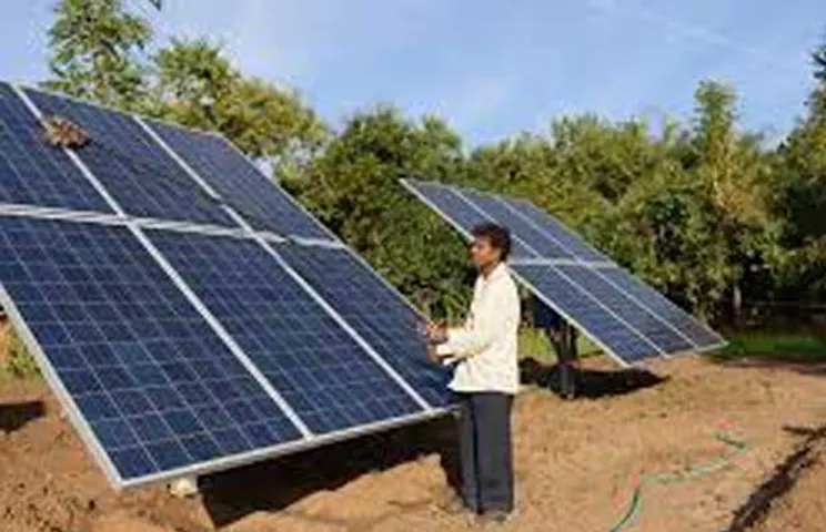Gujarat Discoms Small Solar Projects