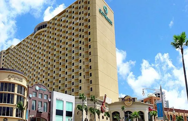 Beach Resort ‘Outrigger’ First on the Island to Harness Sunlight