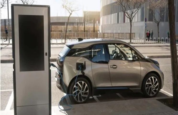 Global Electric Vehicle Sales to Surge in 2020s: Wood Mackenzie