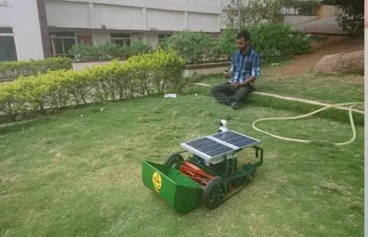 Solar Cleaning Machine