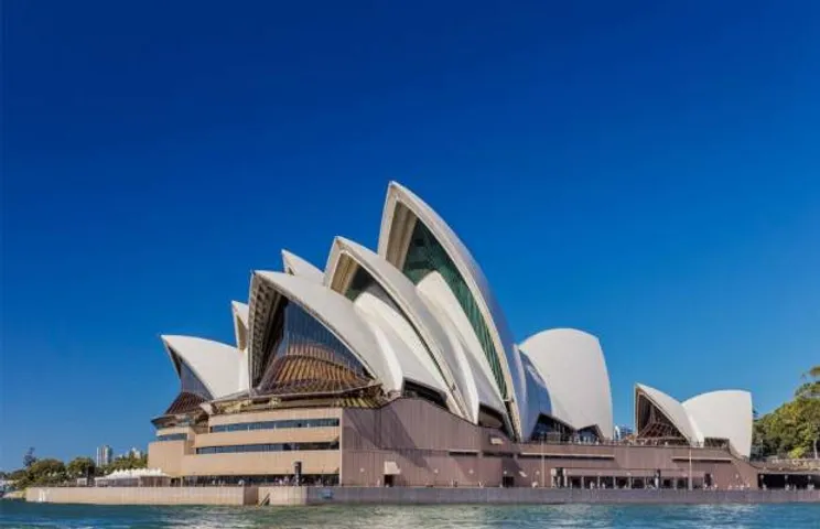 Iconic Sydney Opera House Chooses Solar, Wind Energy
