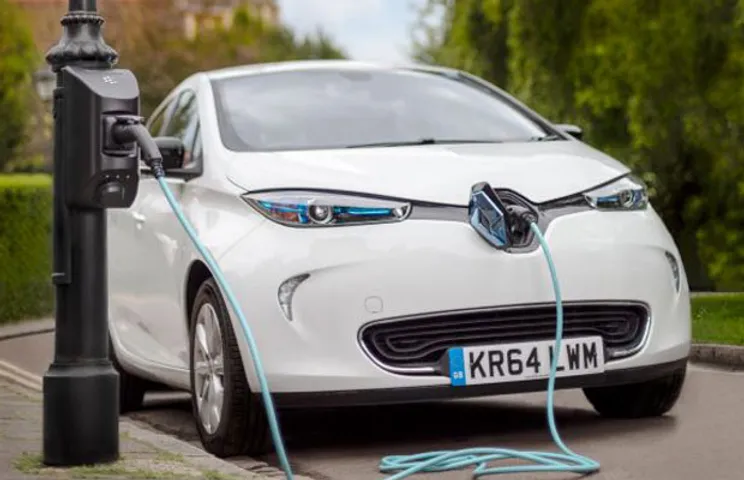 electric vehicle charging on lamp