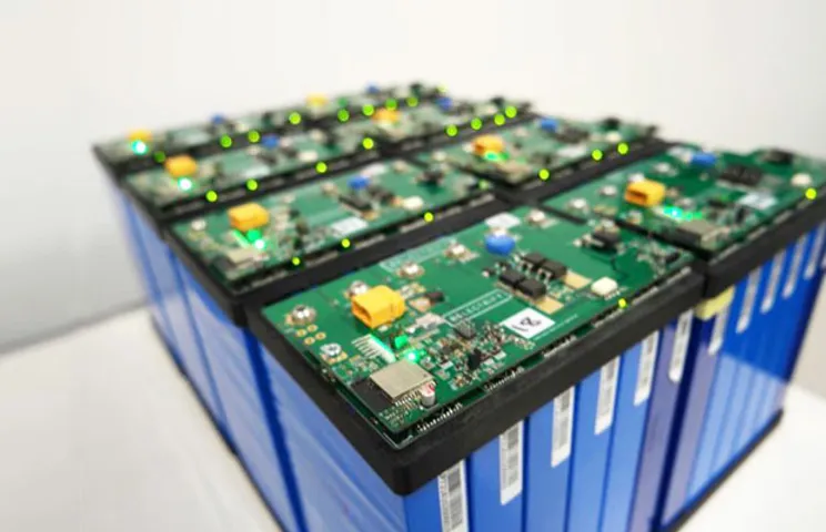 Waaree ESS Inks Supply Pact with GreenVolt Mobility for Li-Ion Batteries