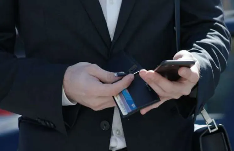 Slim Smart Wallet with Solar and USB Recharge