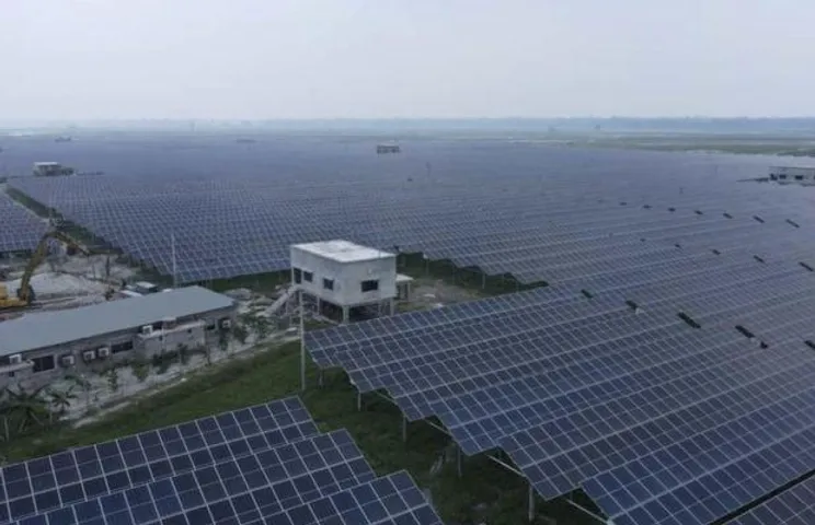 From Fabrics to Photovoltaics: Textile Sector Fuels Solar Energy Surge in Bangladesh
