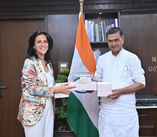 Union Power Miniter RK Singh met a French delegation in New Delhi. Photo by-PIB