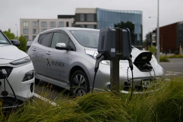 Electric Vehicles Sales In India Record 50 Percent YoY Rise; 2-3 Wheelers Dominate Sales