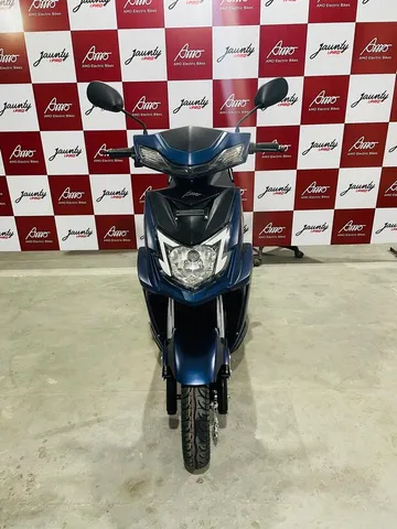 AMO Mobility two-wheeler EV model Jaunty i Pro with Smart BMS