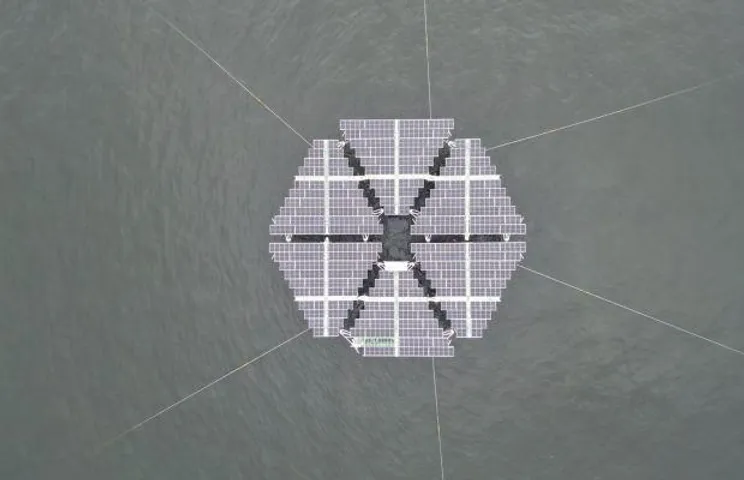 SolarDuck, RWE Install Offshore Floating Solar Pilot Merganser Off Dutch Coast