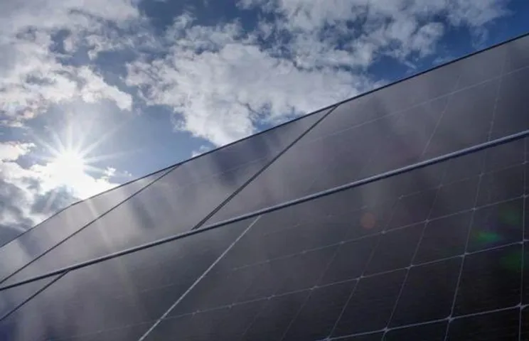 IIT Bombay’s 4T Silicon-Perovskite Tandem Solar Cell Hits 26% Efficiency