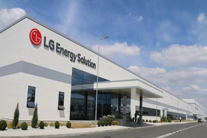 LG Energy To Supply Cylindrical Batteries for Aptera's Solar EVs