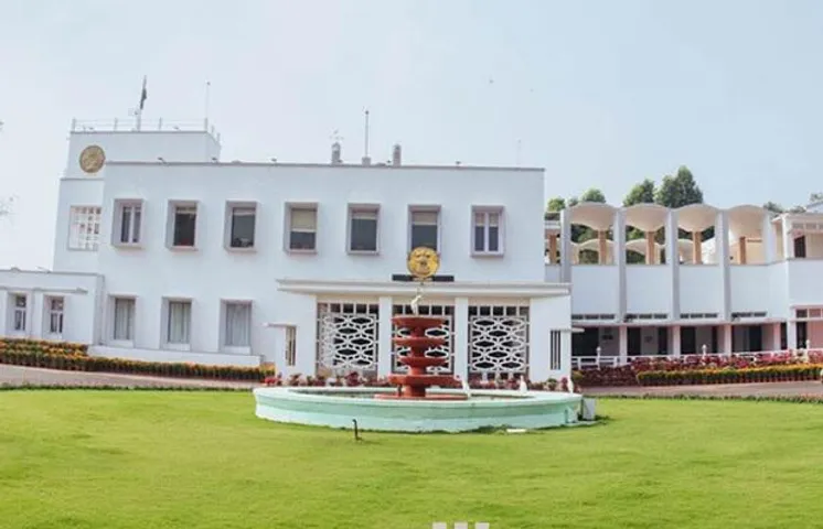 Odisha Raj Bhavan is now looking towards increased adoption of solar energy to shun the use of energy derived from solar energy.