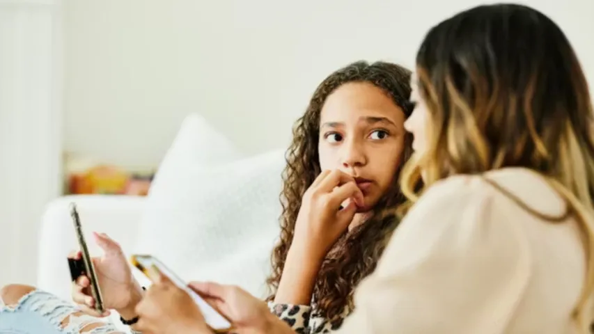 teenager phone parents digital