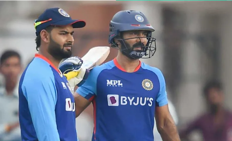 ऋषभ पंत दिनेश कार्तिक