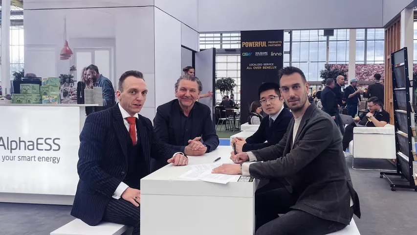 OSW Netherlands facilitated the partnership by connecting DAS Solar with Solar Crew through its established distribution network. 