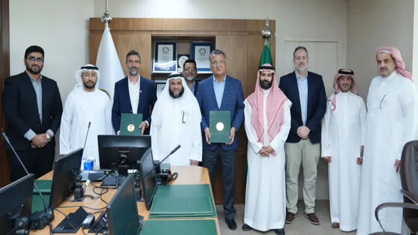 Tanmiah–Emerge solar project in Haradh will cut 3,850 tons of CO₂ emissions each year from poultry operations. 