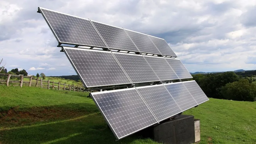  Yingli Solar earns Certisolis certification for five low-carbon modules, meeting France’s carbon standards.