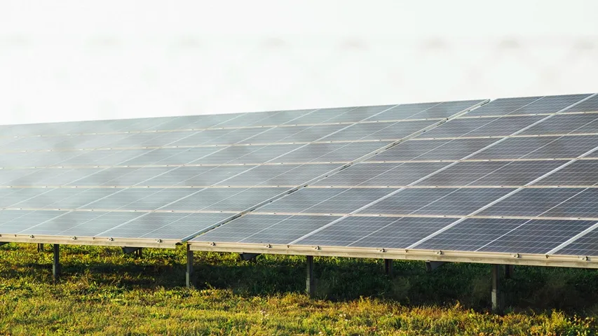 The five Illinois projects used tracker and ground mount systems and have been expected to produce over 46,700 MWh in year one. 