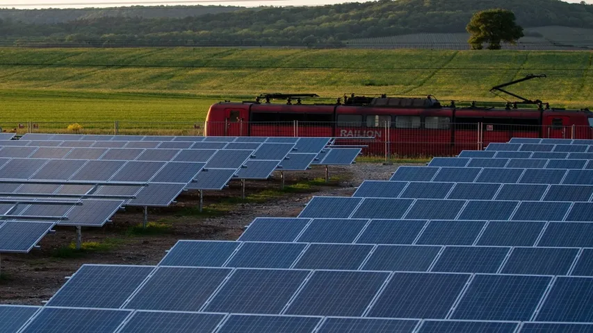 Island Green Power has gained approval for Cottam and West Burton farms, advancing its role in the UK’s solar expansion. 