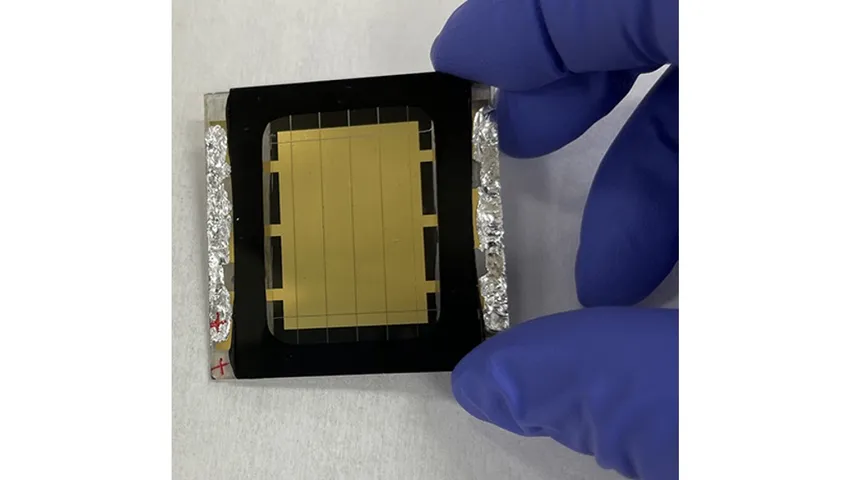 A six-square-centimeter minimodule with four subcells has delivered 23% efficiency with less than 9% degradation. 