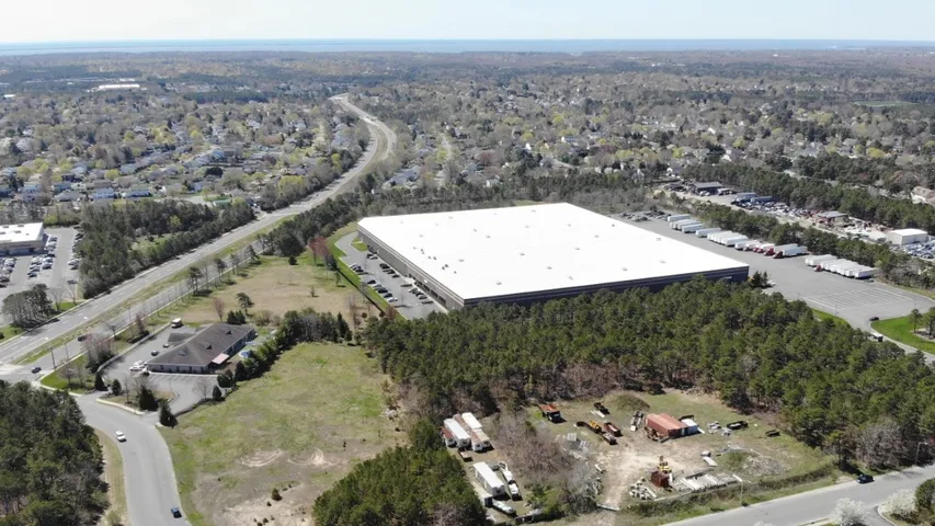 The 1.3 MW system is installed on a 130,000 sq ft logistics center rooftop and will serve around 200 households each year. 