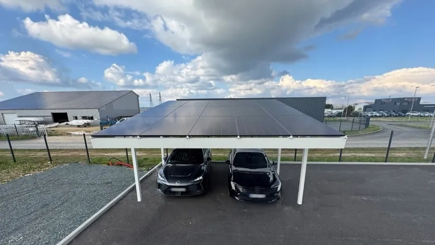 Each modular carport unit delivers up to 7.5 kW output using marine-grade aluminium and a sloped roof for solar efficiency. 