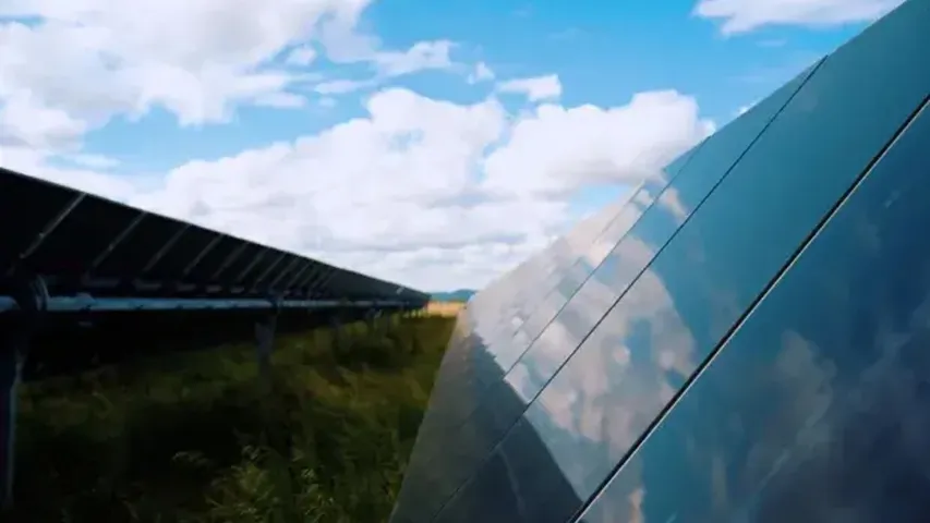 Both projects are expected to begin construction in 2026 and supply electricity to around 105,000 homes by 2028. 