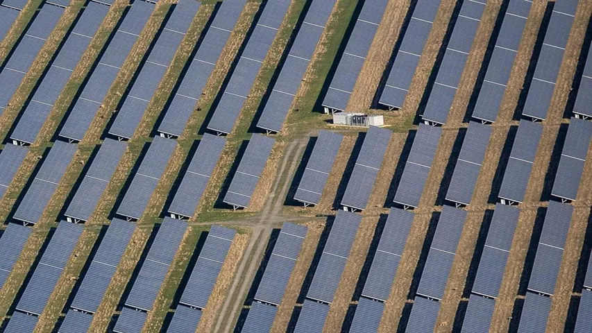 Each project must pair 1 MW solar with 0.5 GW/2 GWh battery storage, charged solely from solar at one co-located site. 