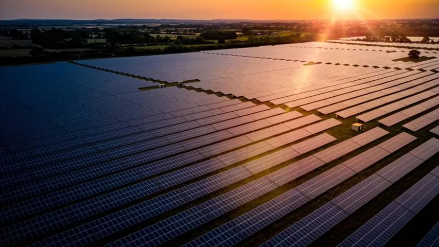 Grid restoration was completed using hydro, gas turbines, and imports from France and Morocco within the same day. 