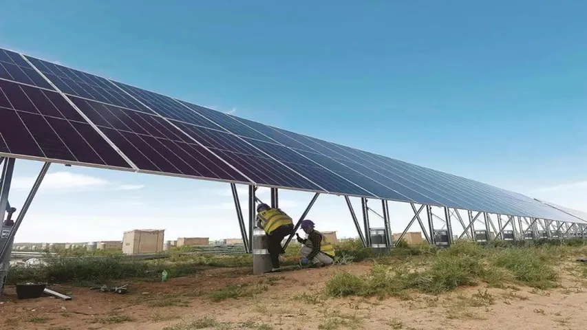 PV brackets were raised to 1.5 meters to support dual land use with grazing and ecological restoration under the arrays. 
