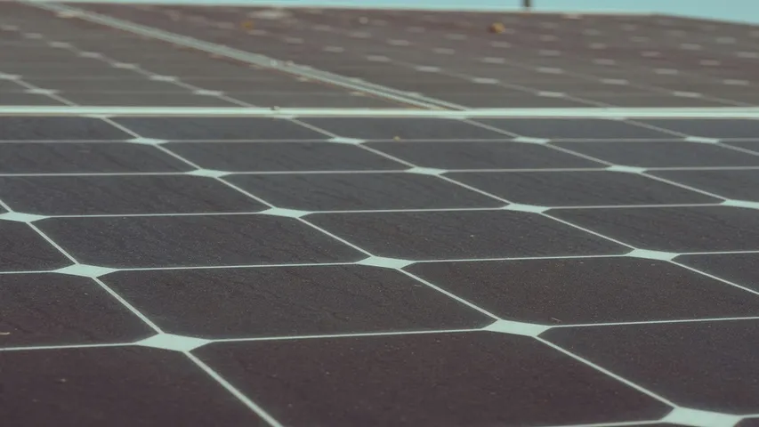 MAHAPREIT has allowed a 50 % greenshoe option that may expand total rooftop solar capacity beyond 500 MW across five states.