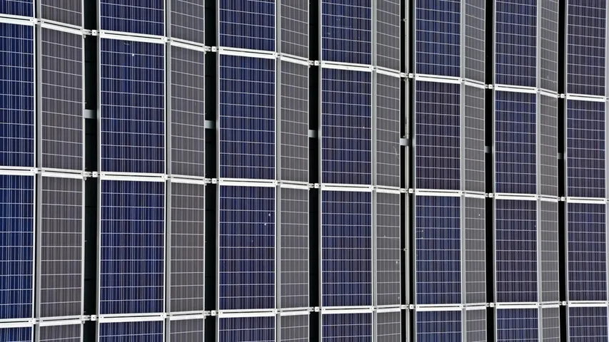 ACME Solar has committed to deliver 90–40 % of peak power needs for four hours daily through hybrid technologies.