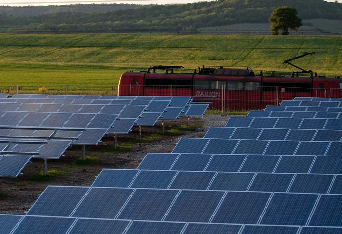 ib vogt transfers 780 MW Greek solar portfolio to Faria Renewables