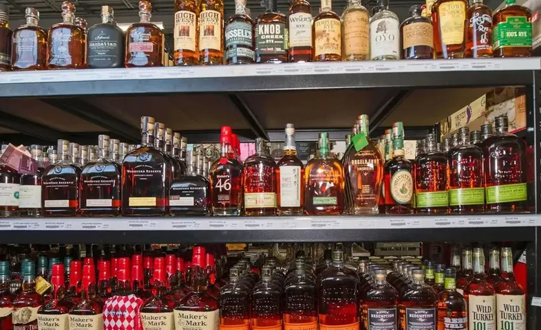 Delhi’s liquor retail registers steep fall
