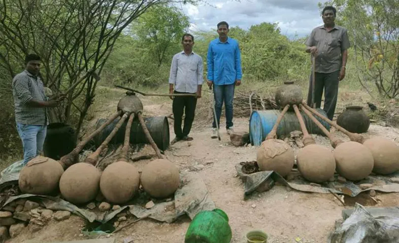 Andhra to give livelihood option to support ID liquor brewers