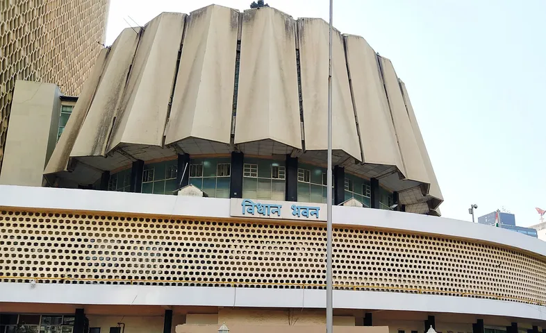 Maharashtra to act against liquor shops violating rules